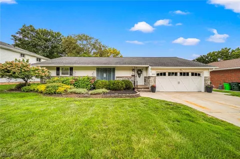 1004 Barkston Dr, Highland Heights, OH 44143