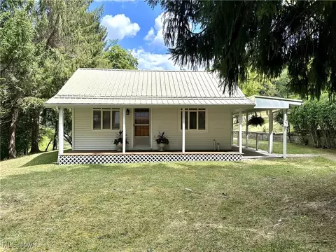 51 Hudson Hill Rd, Weirton, WV 26062