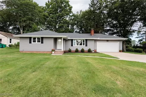 6110 Crossview Rd, Seven Hills, OH 44131 photo 2