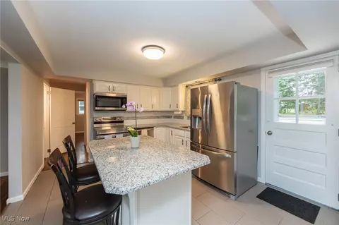 6110 Crossview Rd, Seven Hills, OH 44131 photo 11
