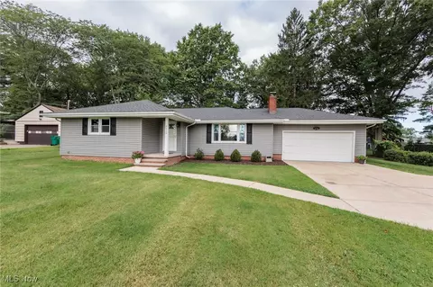 6110 Crossview Rd, Seven Hills, OH 44131