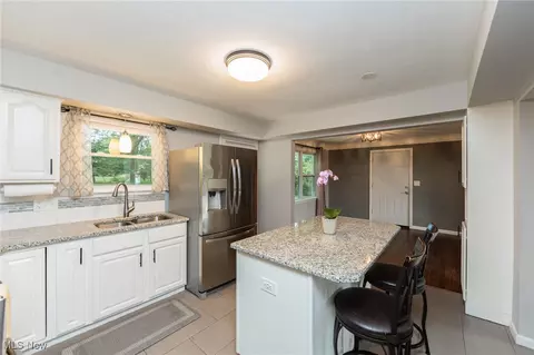 6110 Crossview Rd, Seven Hills, OH 44131 photo 12