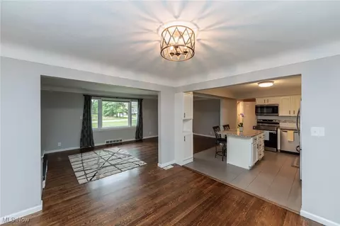 6110 Crossview Rd, Seven Hills, OH 44131 photo 9