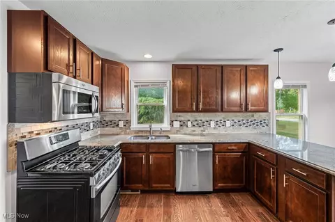 Kitchen - 7421 Case Ave, Mentor, OH 44060 photo 3 of 4