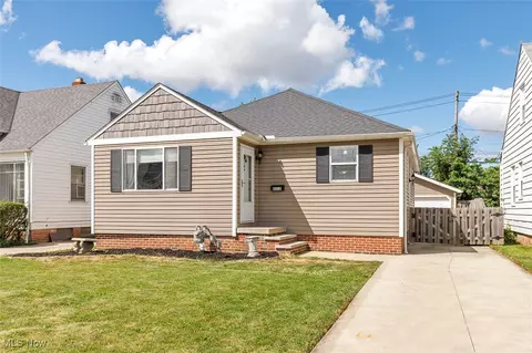 8312 Pelham Dr, Parma, OH 44129