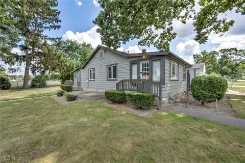 919 Eaglewood Dr, Willoughby, OH 44094