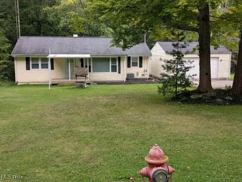 7981 Scotland Dr, Chagrin Falls, OH 44023