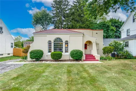 1224 Chestnut Blvd, Cuyahoga Falls, OH 44223