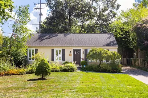 401 Columbia Rd, Bay Village, OH 44140