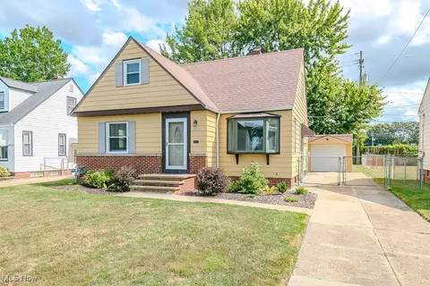 28914 Foxboro St, Willowick, OH 44095