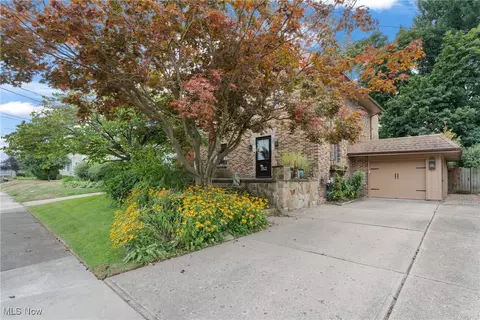 212 6th St NE, North Canton, OH 44720