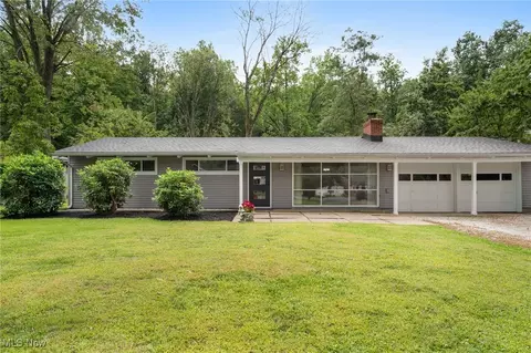 808 Bell Rd, Chagrin Falls, OH 44022