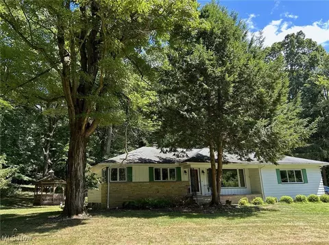 1621 State Rd, Hinckley, OH 44233