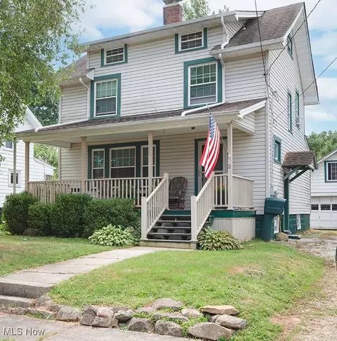 32 Orchard St, Newton Falls, OH 44444