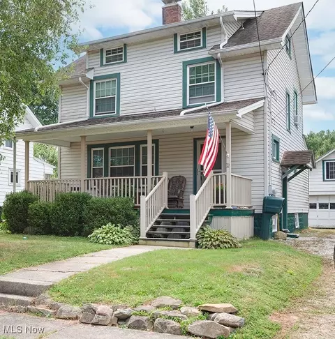 32 Orchard St, Newton Falls, OH 44444