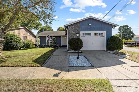 725 Kaderly St NW, New Philadelphia, OH 44663