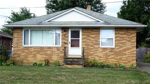 570 E 193rd St, Euclid, OH 44119