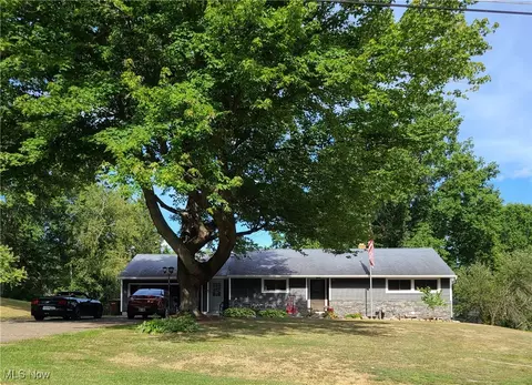 5947 Dailey Rd, Akron, OH 44319