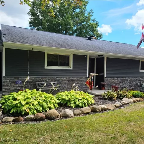 5947 Dailey Rd, Akron, OH 44319 photo 2