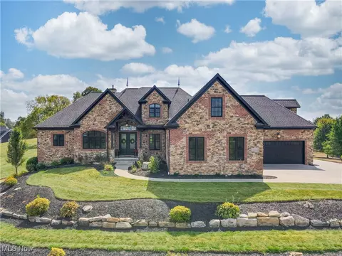 2574 Kim St NE, Hartville, OH 44632