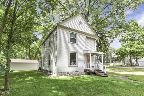2812 Hudson Dr, Cuyahoga Falls, OH 44221