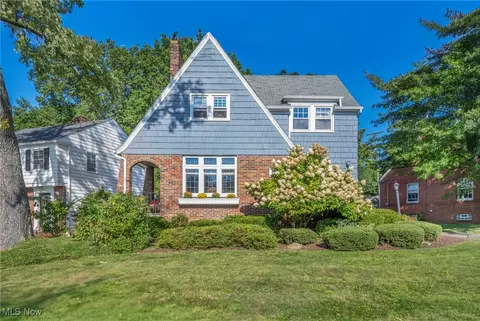 1229 Haselton Rd, Cleveland Heights, OH 44121