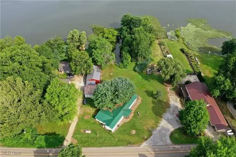 13687 County Road 100, Lakeville, OH 44638