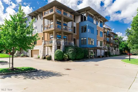 1403 Copper Trce #304, Cleveland Heights, OH 44118