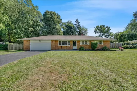 8038 Munson Rd, Mentor, OH 44060