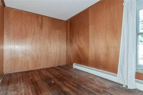 Bedroom - 1325 W 4th St, Ashtabula, OH 44004 photo 6 of 8