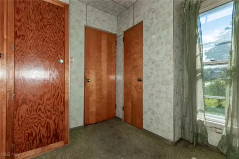 Entry Way - 1325 W 4th St, Ashtabula, OH 44004 photo 1 of 1
