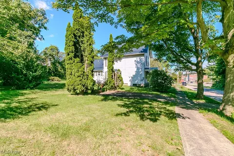 Exterior - 1325 W 4th St, Ashtabula, OH 44004 photo 3 of 6