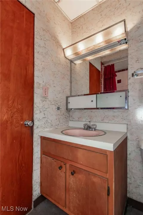 Bath - 1325 W 4th St, Ashtabula, OH 44004 photo 4 of 4