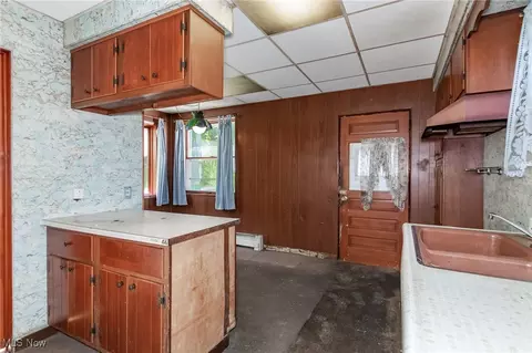 Kitchen - 1325 W 4th St, Ashtabula, OH 44004 photo 2 of 3