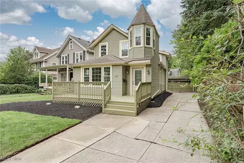 1279 Arlington Rd, Lakewood, OH 44107