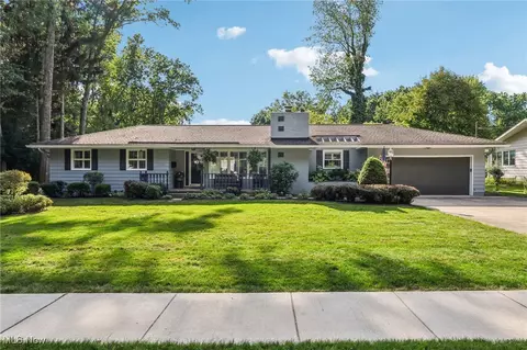 3054 Englewood Dr, Stow, OH 44224