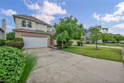 34062 Crown Colony Dr, Avon, OH 44011
