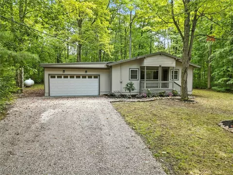 2213 Fox Run Dr, Roaming Shores, OH 44084