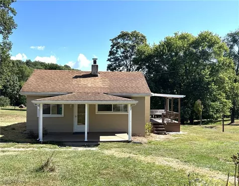 843 Rainey Hill Rd, New Cumberland, WV 26047