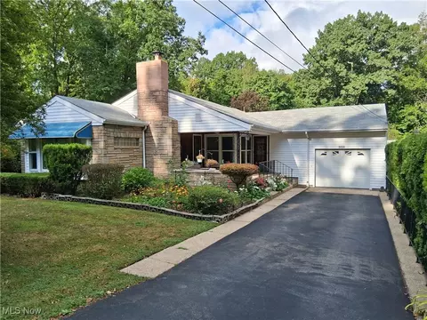 3233 Niles Cortland Rd, Cortland, OH 44410