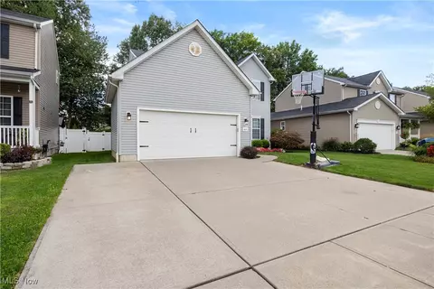 4642 Fields Way, Lorain, OH 44053 photo 2