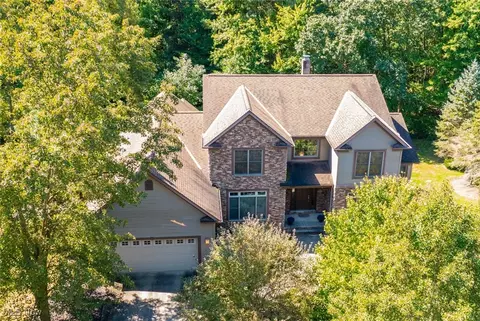 7071 Navajo Trl, Solon, OH 44139