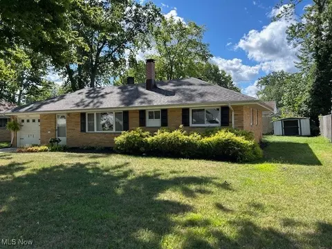 7580 Holly Dr, Mentor On The Lake, OH 44060