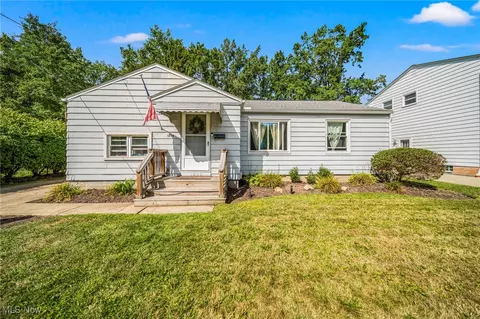 1238 Hulett Ave, Eastlake, OH 44095