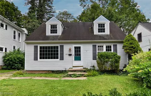 186 Columbus St, Chagrin Falls, OH 44022