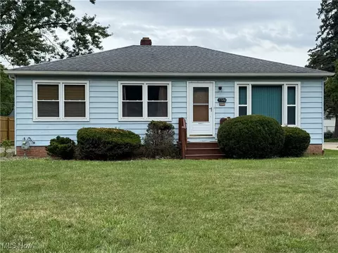 5544 Hauserman Rd, Parma, OH 44130