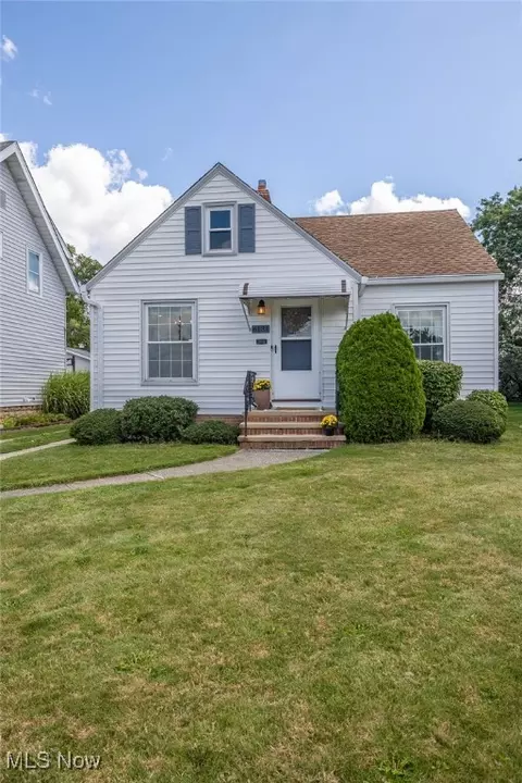 6131 Wareham Dr, Parma, OH 44129