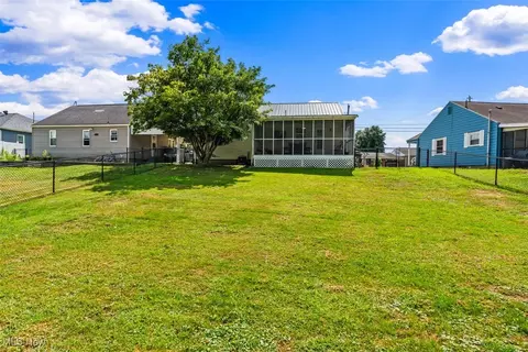 117 E 6th St, Williamstown, WV 26187 photo 21