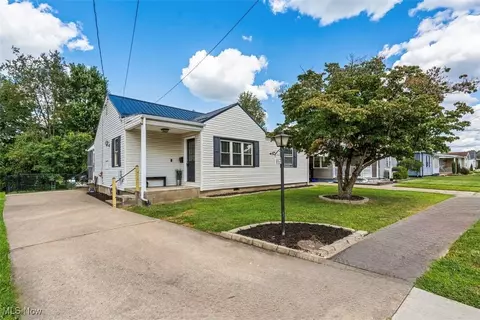 117 E 6th St, Williamstown, WV 26187