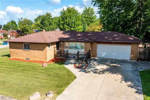 2911 Larkmoor St, Lorain, OH 44052